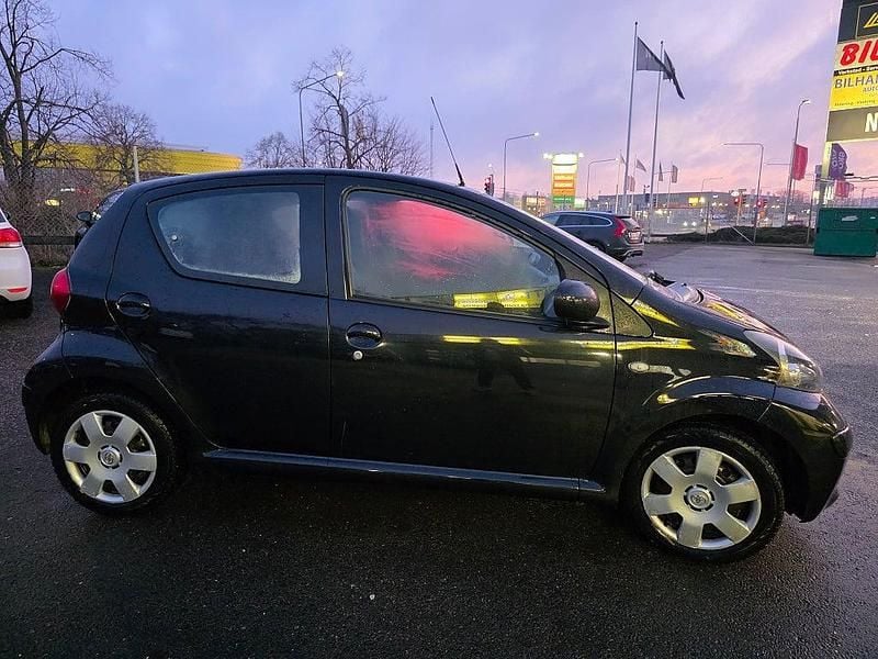 Begagnad Toyota Aygo 68 HK (50 kW) 2007 Svart Halvkombi
