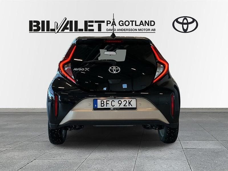 Begagnad Toyota Aygo X 72 HK (52 kW) 2022 Champagne/svart SUV
