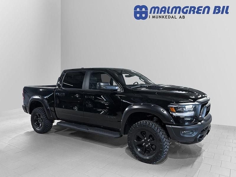 Svart (svartmetallic) Ny 2024 Dodge Ram Pickup | 1 123 750 kr (Marknadspris) - Bild 1/4