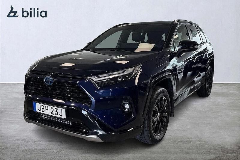 Blå Begagnad 2025 Toyota RAV4 Hybrid Style SUV | 479 900 kr (Bra pris) - Bild 1/3
