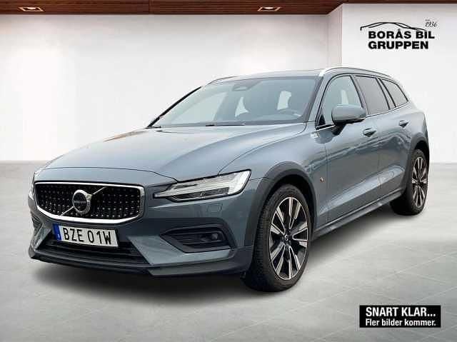 Begagnad 2024 Volvo V60 CC Kombi | 489 000 kr (Dyr) - Bild 1/4