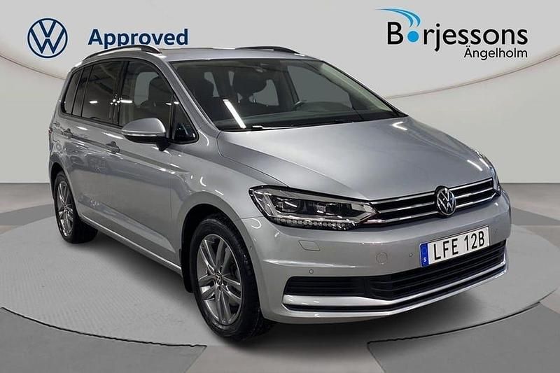 Silver Begagnad 2024 VW Touran Minibuss | 349 000 kr (Bra pris) - Bild 1/4