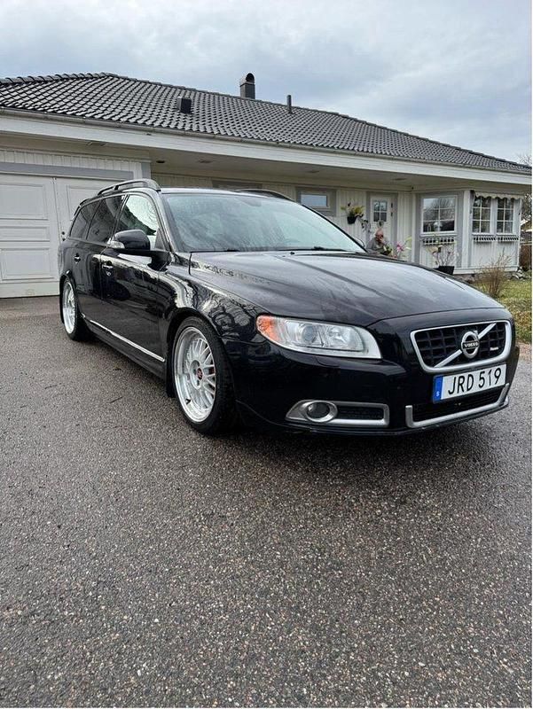 Svart Begagnad 2009 Volvo V70 Momentum Kombi | 69 900 kr - Bild 1/4
