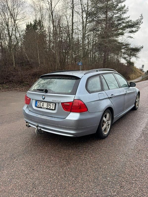 Begagnad BMW 320 177 HK (130 kW) 2010 Kombi