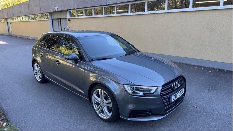 Grå Begagnad 2020 Audi A3 Sportback Proline Halvkombi | 209 000 kr (Marknadspris) - Bild 1/4