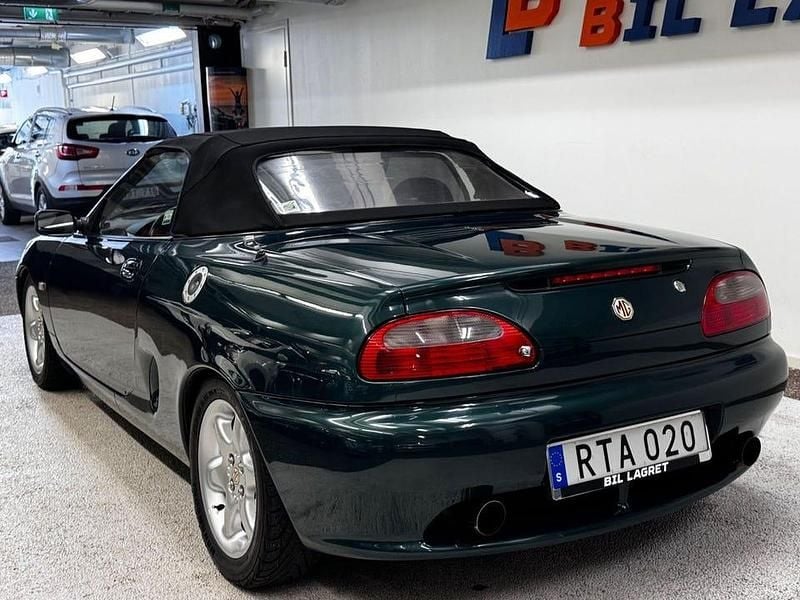 Begagnad MG F 120 HK (88 kW) 1996 Mörkgrön Cab