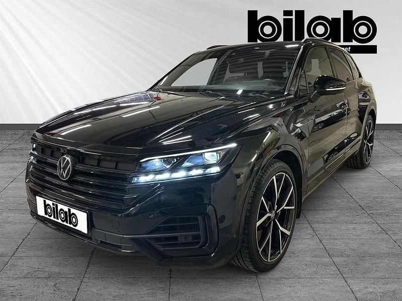 Svart Begagnad 2023 VW Touareg R SUV | 799 000 kr (Dyr) - Bild 1/4