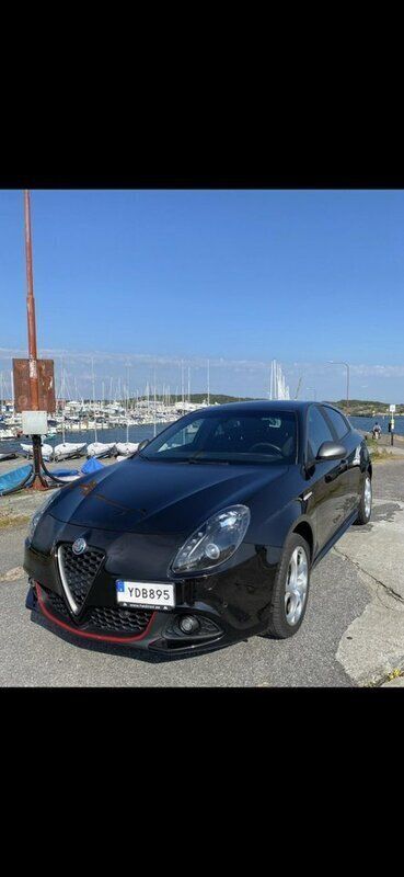Svart Begagnad 2016 Alfa Romeo Giulietta Super Halvkombi | 95 000 kr - Bild 1/4