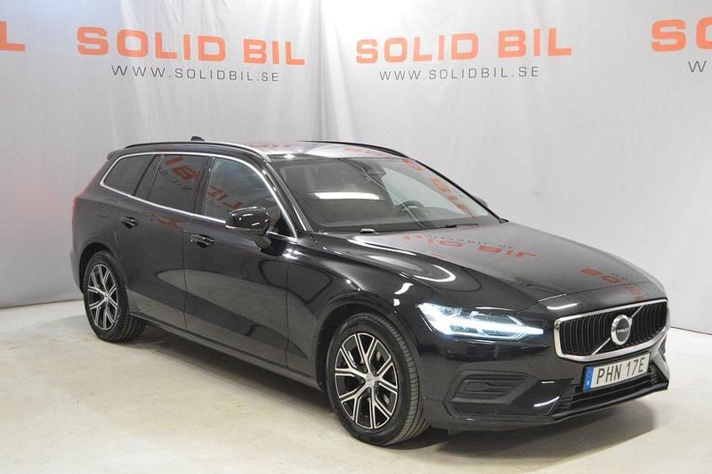 Svart Begagnad 2023 Volvo V60 Core Kombi | 339 900 kr (Marknadspris) - Bild 1/4