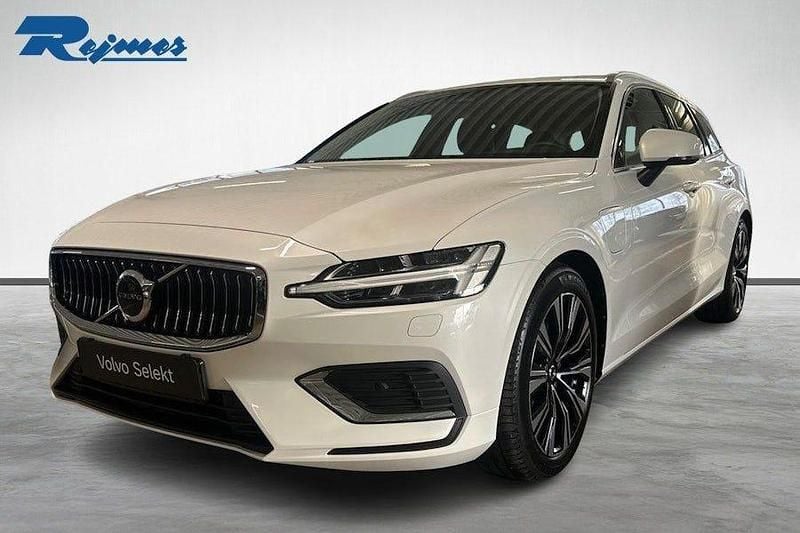 Crystal vit metallic Begagnad 2024 Volvo V60 Core Kombi | 369 900 kr (Bra pris) - Bild 1/4