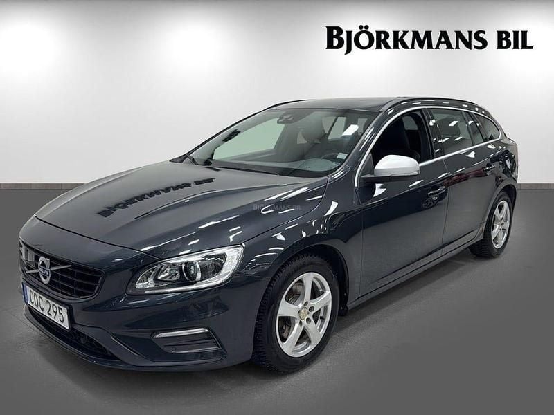 Grå Begagnad 2018 Volvo V60 R-Design Kombi | 225 900 kr (Bra pris) - Bild 1/4