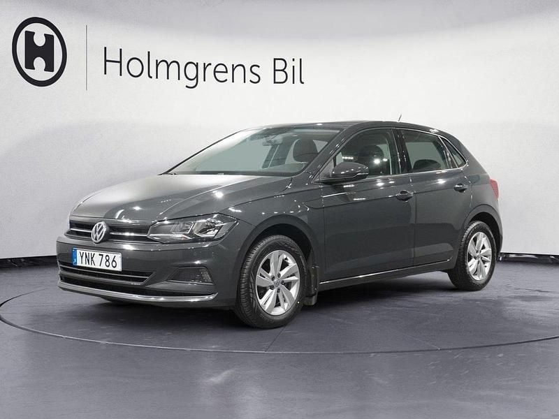 Mörkgrå Begagnad 2018 VW Polo Comfortline Halvkombi | 119 800 kr (Marknadspris) - Bild 1/4