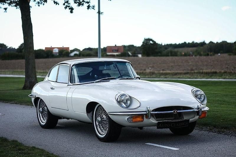 Begagnad Jaguar E-Type 269 HK (197 kW) 1971 Vit Sportkupé