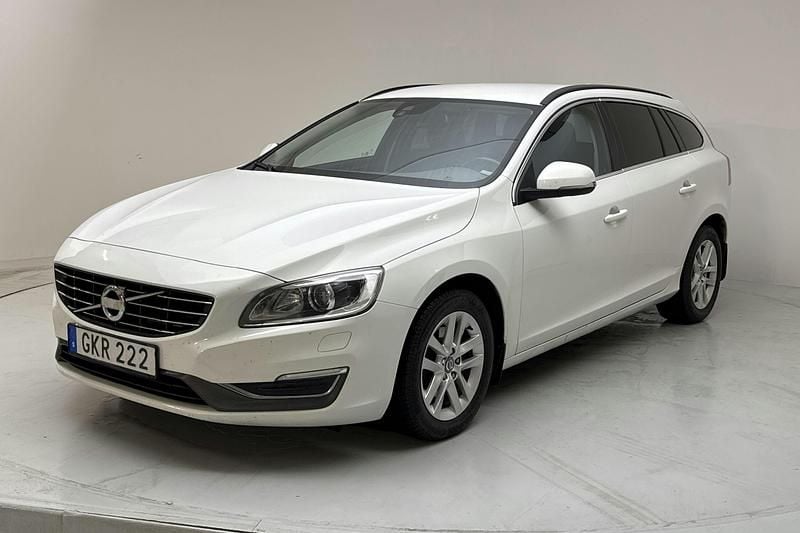 Vit Begagnad 2014 Volvo V60 Momentum Kombi | 99 000 kr (Superpris) - Bild 1/4