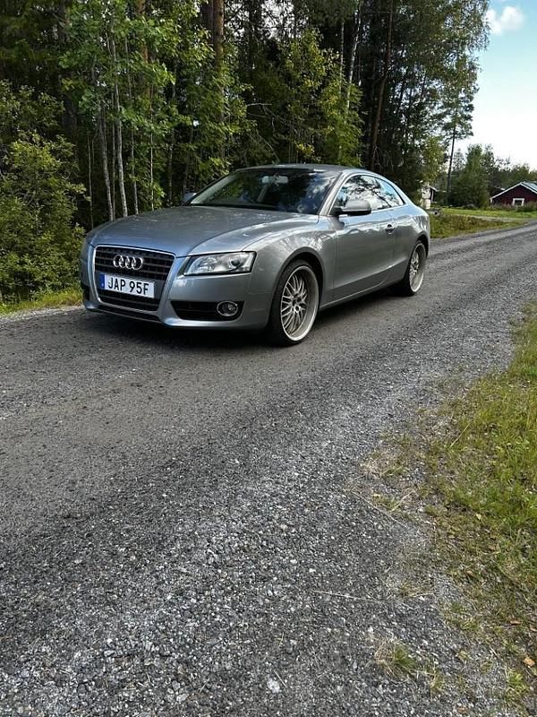 Grå Begagnad 2010 Audi A5 Sport Sportkupé | 55 000 kr - Bild 1/4