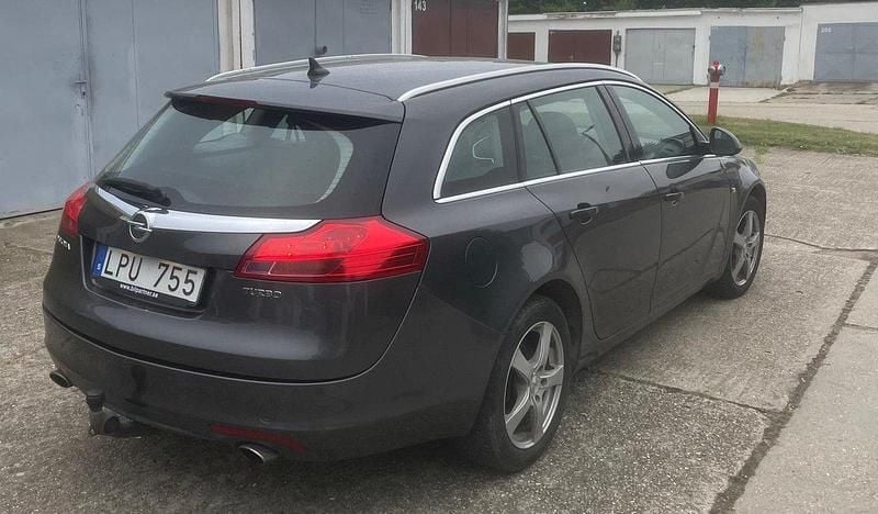 Grå Begagnad 2011 Opel Insignia Edition Kombi | 74 900 kr (Marknadspris) - Bild 1/4