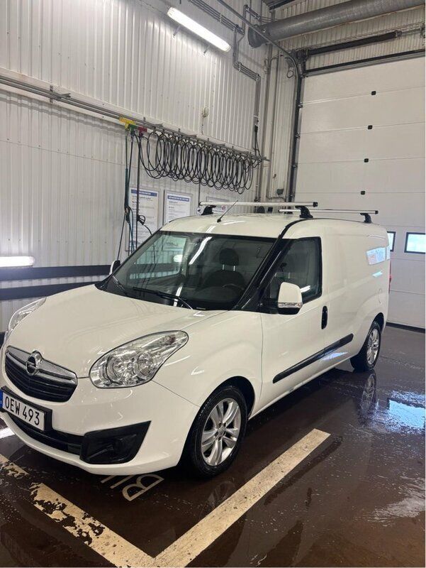 Vit Begagnad 2017 Opel Combo Minibuss | 75 000 kr (Marknadspris) - Bild 1/4