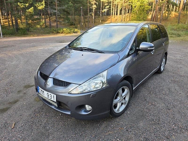 Grå Begagnad 2010 Mitsubishi Grandis Minibuss | 37 000 kr (Marknadspris) - Bild 1/4
