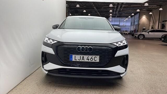 Glaciärvit metallic Begagnad 2023 Audi Q4 Sportback e-tron Proline SUV | 599 000 kr (Dyr) - Bild 1/4