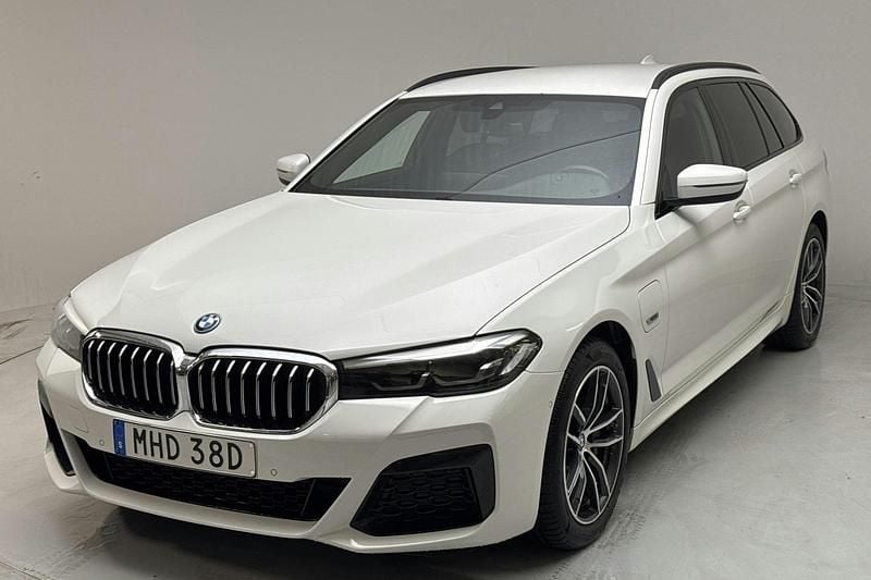 Vit Begagnad 2023 BMW 530 M Sport Kombi | 399 000 kr - Bild 1/4