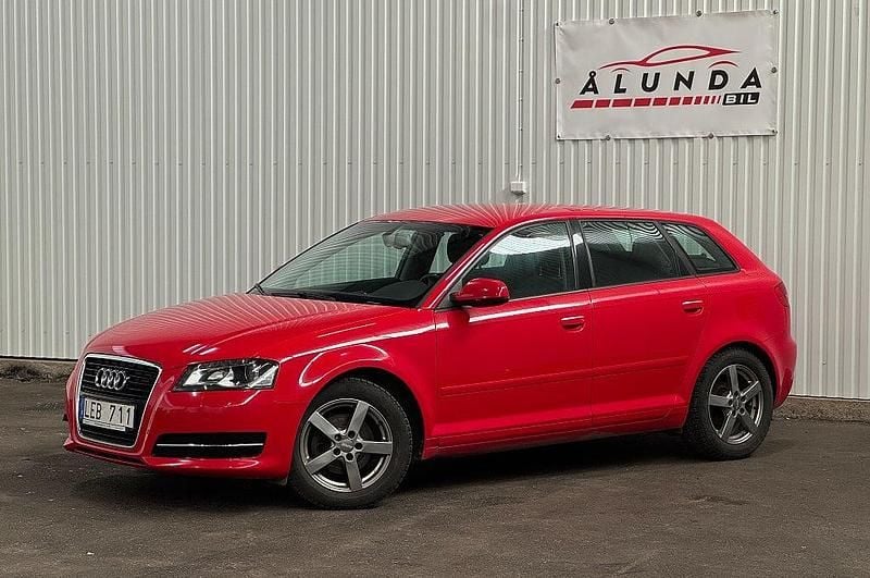 Begagnad Audi A3 Sportback Attraction 125 HK (91 kW) 2012 Röd Halvkombi