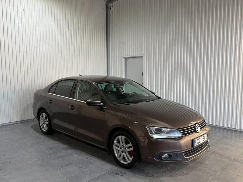 Begagnad VW Jetta GT 105 HK (77 kW) 2011 Brun Sedan