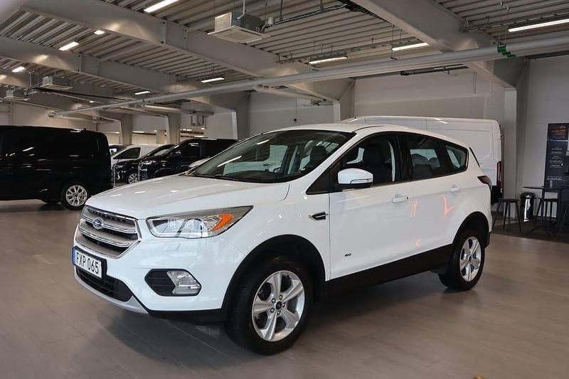 Vit Begagnad 2017 Ford Kuga Titanium SUV | 174 800 kr (Marknadspris) - Bild 1/4