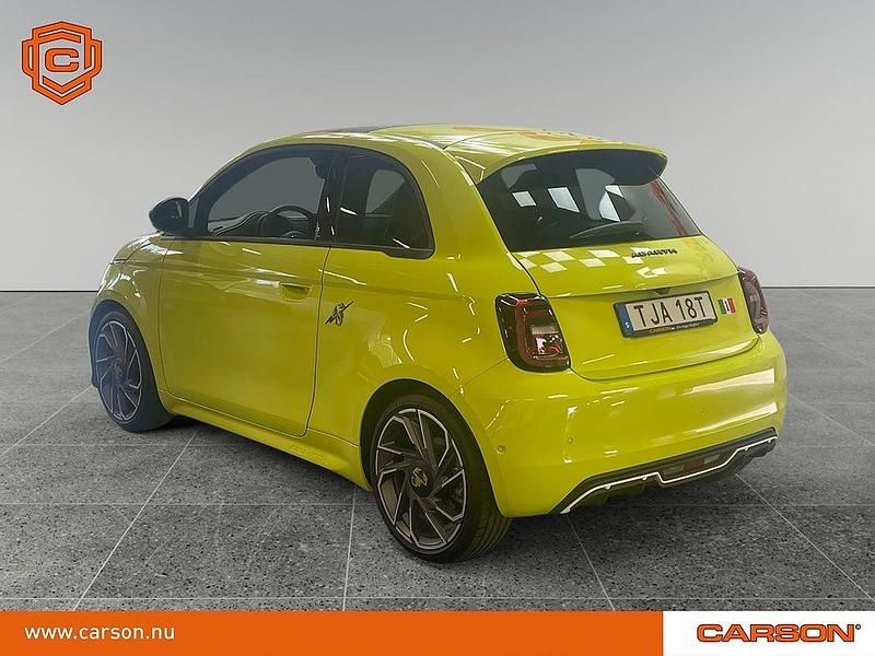 Begagnad Abarth 500e 114 kW (155 HK) 2023 Grön Halvkombi