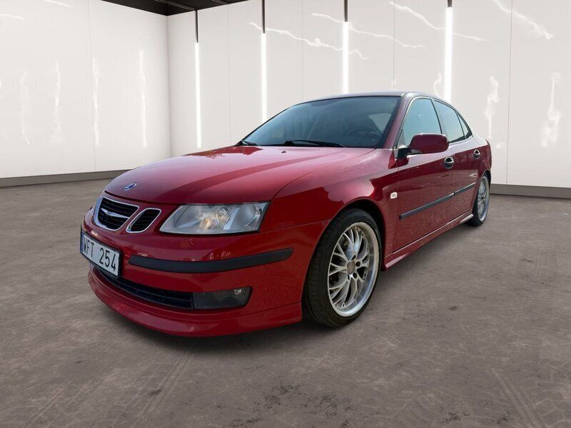 Röd Begagnad 2005 Saab 9-3 Aero Sedan | 46 900 kr (Marknadspris) - Bild 1/4