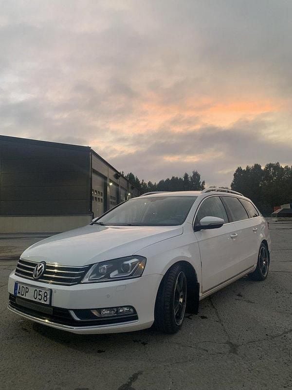 Vit Begagnad 2012 VW Passat GT Kombi | 77 000 kr (Bra pris) - Bild 1/4