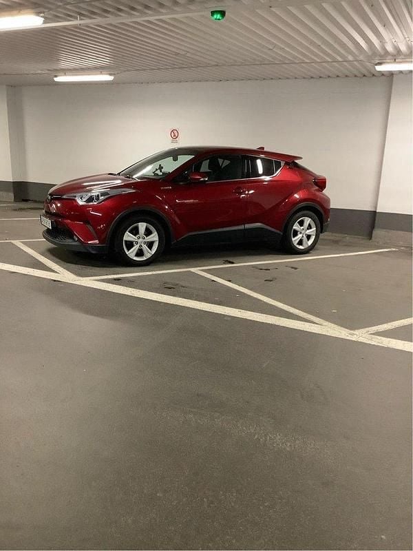 Röd Begagnad 2018 Toyota C-HR Edition SUV | 215 000 kr (Marknadspris) - Bild 1/3