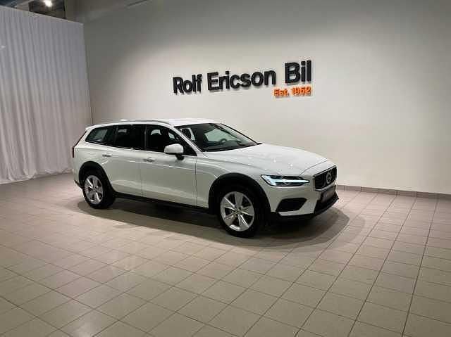 Begagnad Volvo V60 CC 197 HK (144 kW) 2022 Kombi