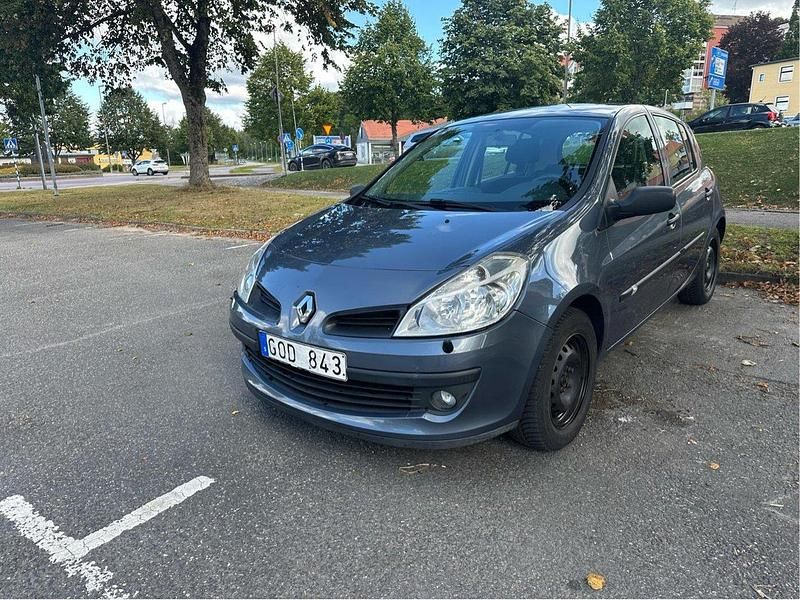 Blå Begagnad 2008 Renault Clio R.S. Halvkombi | 27 900 kr (Marknadspris) - Bild 1/4