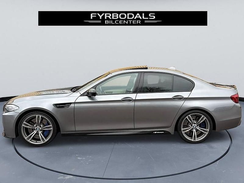 Begagnad BMW M5 M Performance 560 HK (411 kW) 2012 Grå Sedan