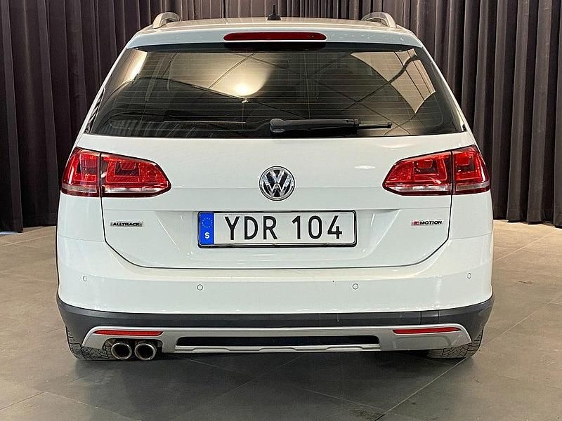 Begagnad VW Golf Alltrack 184 HK (135 kW) 2016 Vit Kombi
