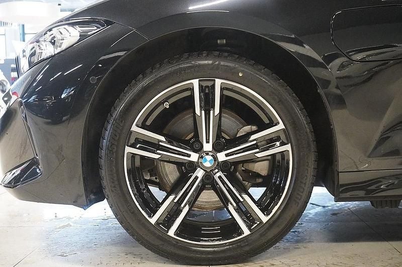 Begagnad BMW 330e M Sport 184 HK (135 kW) 2025 Svart Kombi