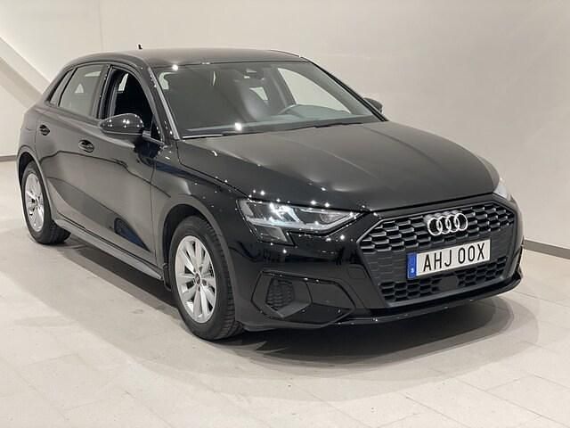 Mytsvart metallic Begagnad 2022 Audi A3 Proline Sedan | 254 900 kr (Marknadspris) - Bild 1/4