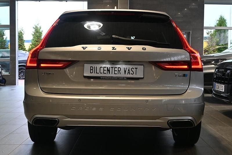 Begagnad Volvo V90 CC Pro 320 HK (235 kW) 2017 Ljusbrun (luminous sand metallic) Kombi
