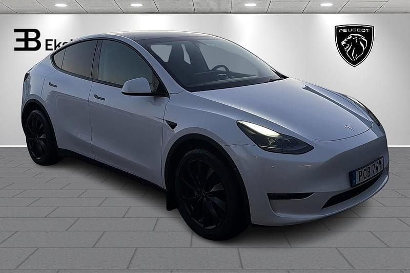 Begagnad Tesla Model Y Long Range AWD 378 kW (514 HK) 2022 Vit SUV
