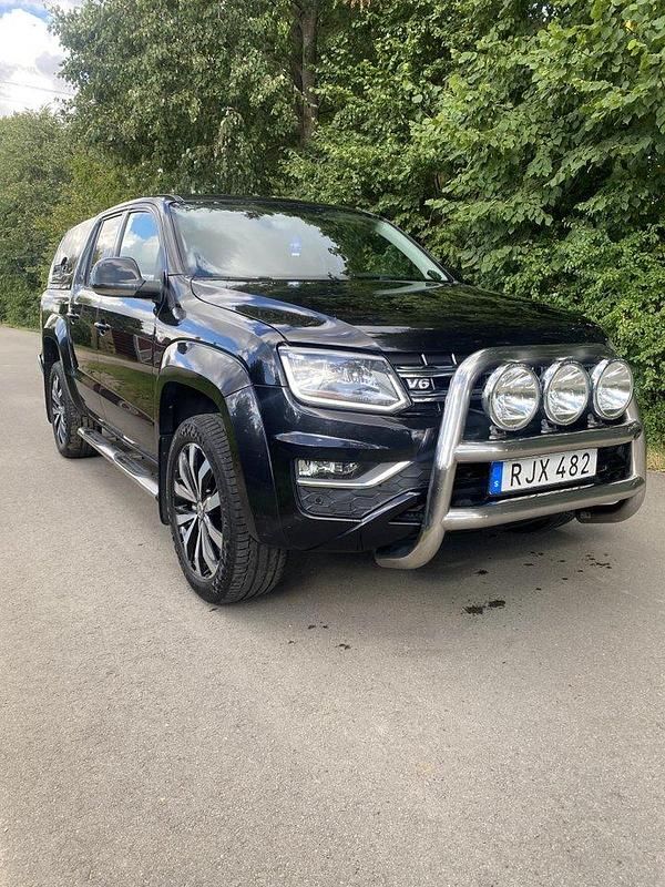 Svart Begagnad 2017 VW Amarok Highline Pickup | 270 000 kr (Marknadspris) - Bild 1/4