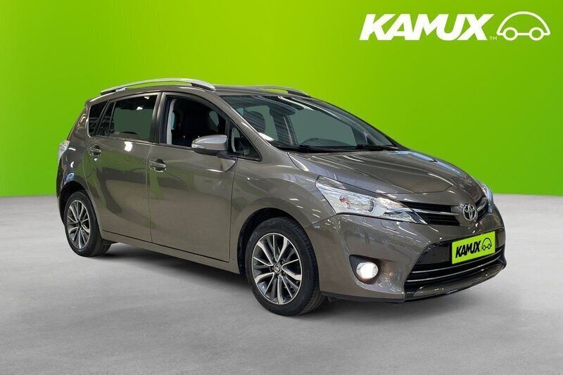 Silver/grå Begagnad 2016 Toyota Verso Active Minibuss | 162 800 kr (Marknadspris) - Bild 1/4