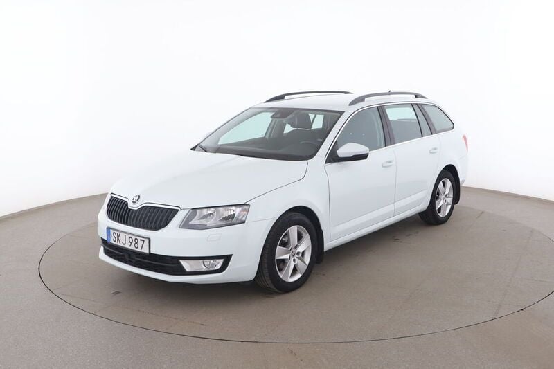 Vit Begagnad 2016 Skoda Octavia Ambition Kombi | 122 000 kr (Marknadspris) - Bild 1/4