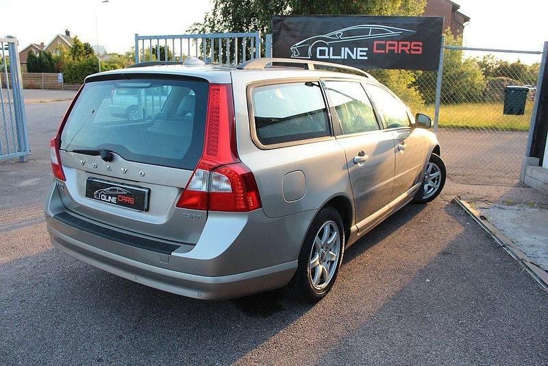 Begagnad Volvo V70 Momentum 200 HK (147 kW) 2009 Ljusbrun Kombi