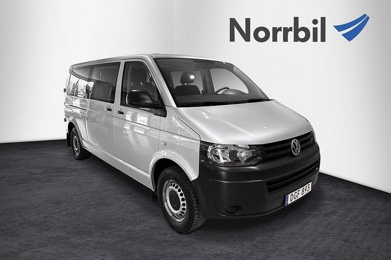 Begagnad VW Caravelle 2014 Silver Minibuss