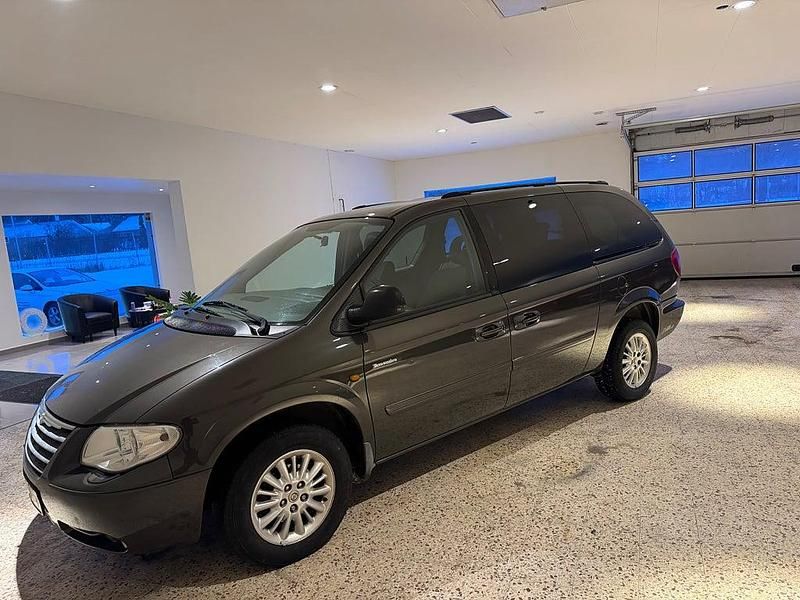 Begagnad Chrysler Grand Voyager 174 HK (127 kW) 2005 Brun Minibuss