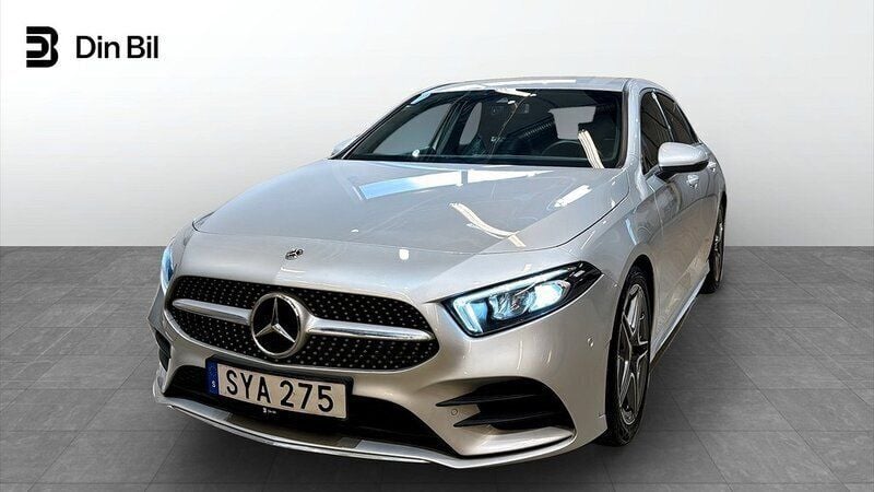 Silver Begagnad 2022 Mercedes A200 AMG Halvkombi | 309 900 kr (Lite dyr) - Bild 1/4
