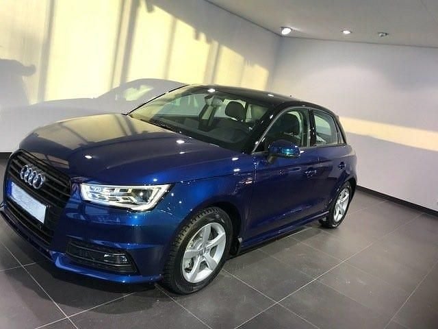 Begagnad Audi A1 Sportback 116 HK (85 kW) 2018 Scubablå metallic /brilliant svart Halvkombi