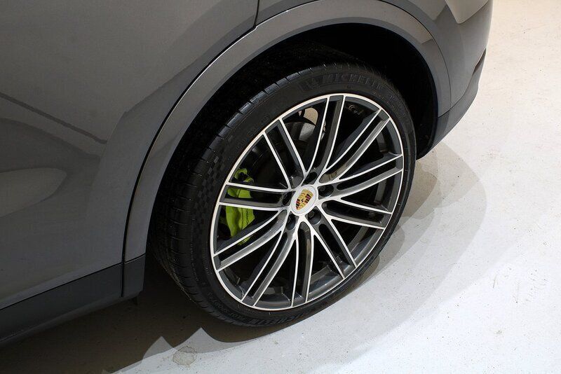 Begagnad Porsche Cayenne 463 HK (340 kW) 2019 Grå SUV