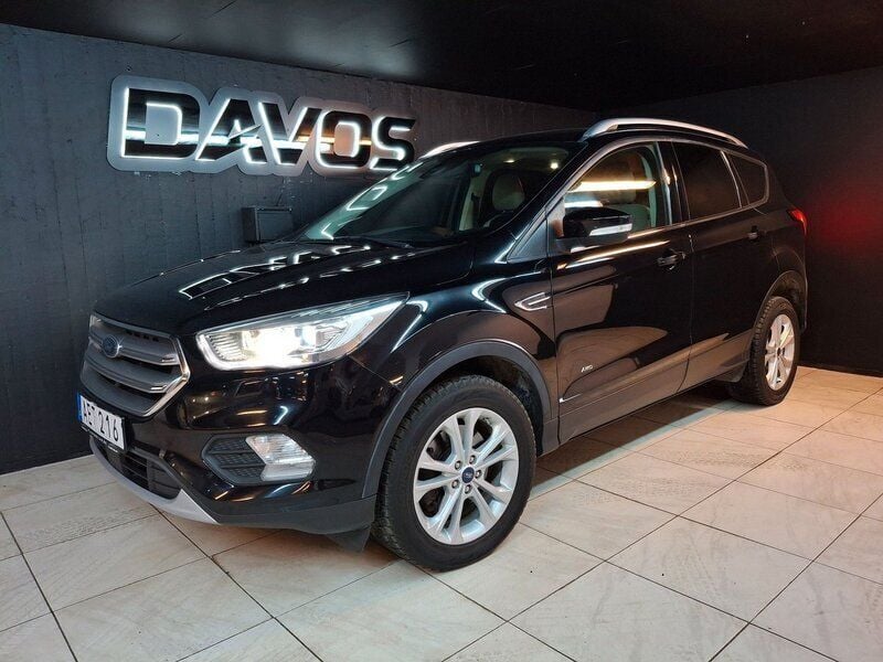 Svart Begagnad 2018 Ford Kuga Titanium SUV | 132 900 kr (Bra pris) - Bild 1/4