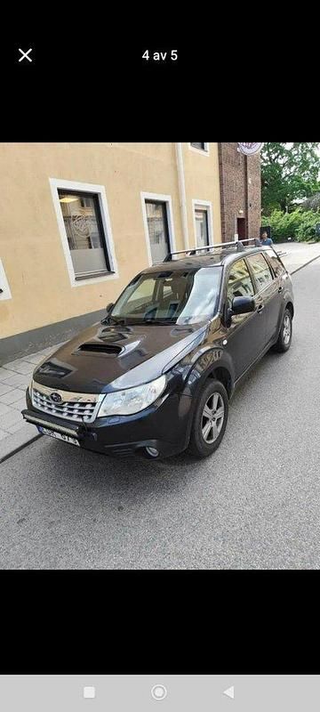 Grå Begagnad 2011 Subaru Forester SUV | 35 000 kr (Lite dyr) - Bild 1/4